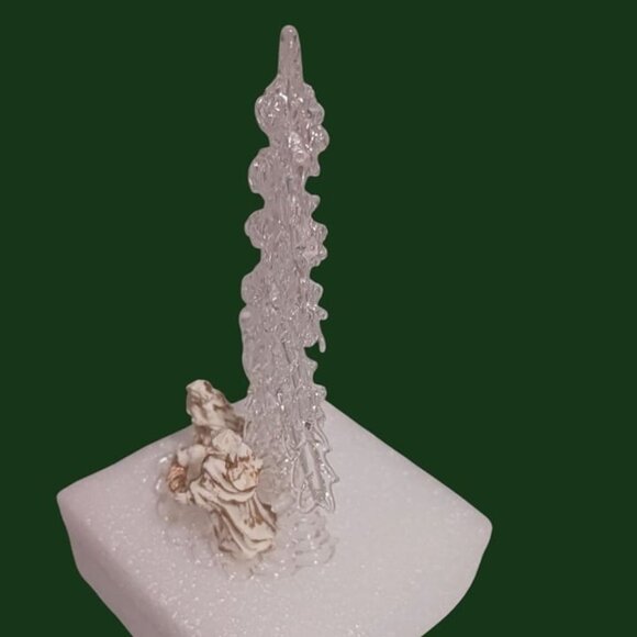 Silvestri Glass Nativity Scene With Christmas Tree Figurine - Picture 7 of 9